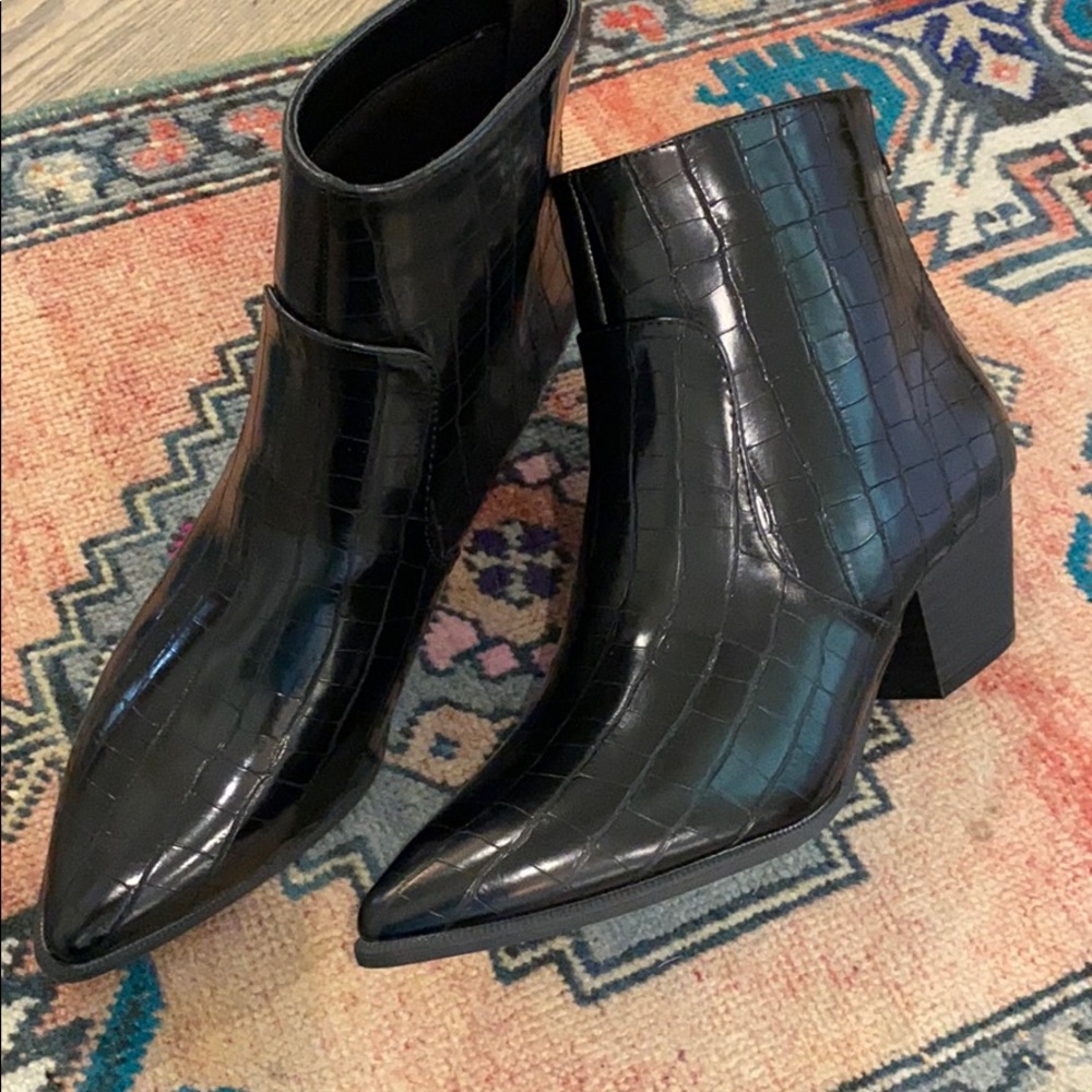 Qupid Booties